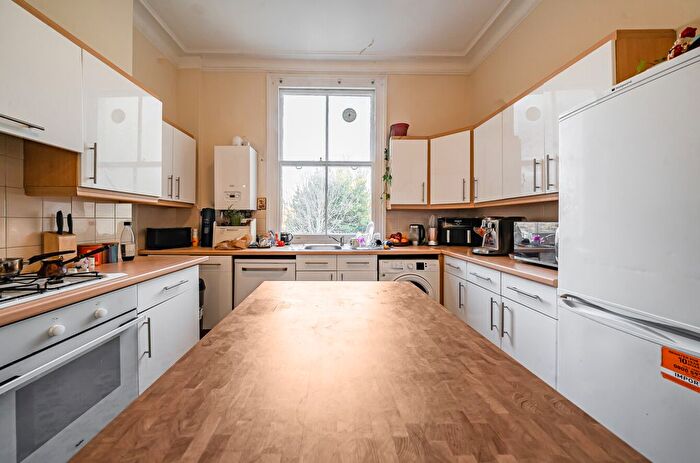 2 Bedroom Flat For Sale In Geraldine Road, London, SW18