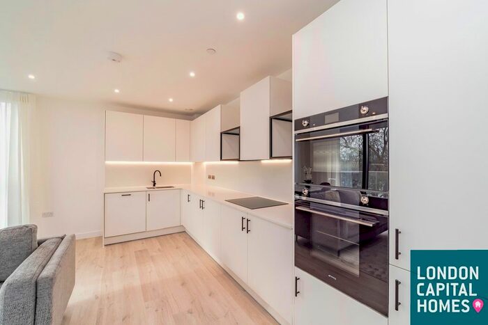 2 Bedroom Flat To Rent In Willowbrook House, Coster Avenue, London, N4