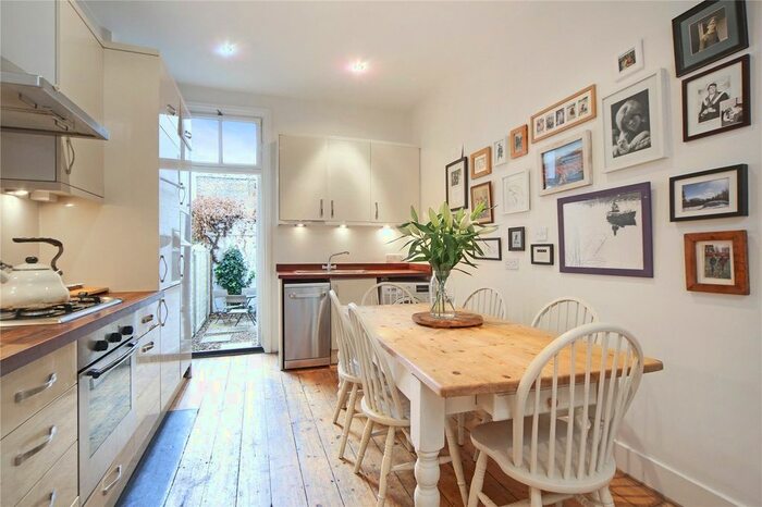 3 Bedroom Flat To Rent In Hugon Road, London, SW6