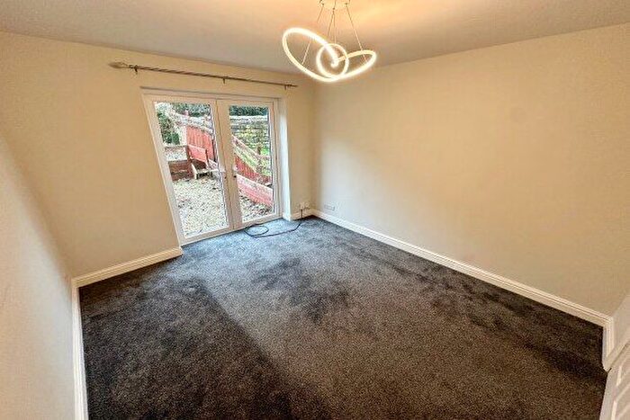 2 Bedroom Property To Rent In Victoria Mews, Leeds, LS27