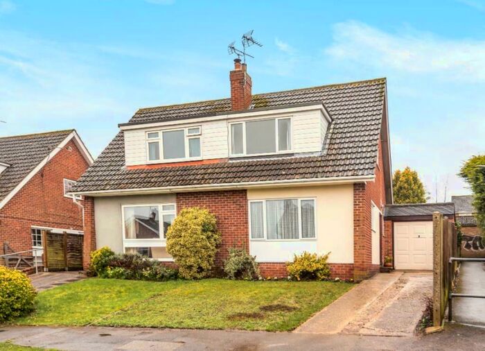 3 Bedroom Semi-Detached House To Rent In Tilehurst, Reading, RG31