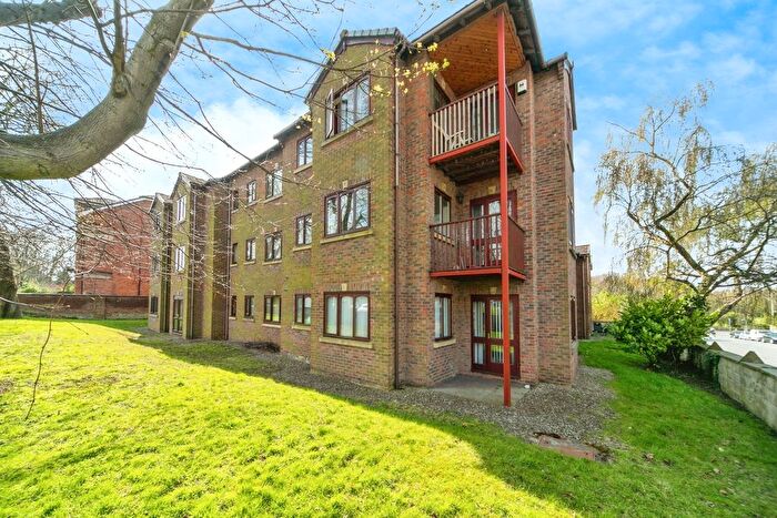 2 Bedroom Flat For Sale In Croft Avenue East, Wirral, Merseyside, CH62