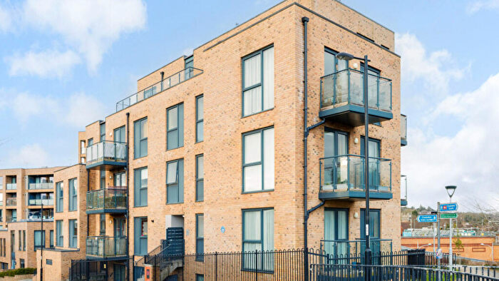 1 Bedroom Flat For Sale In Station Approach Road, Coulsdon, Surrey, CR5