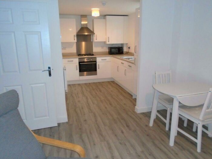 2 Bedroom Flat To Rent In Apartment, Cowdray Court, B29