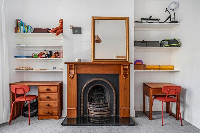 2 Bedroom Apartment To Rent In Elsinore Road, London, SE23