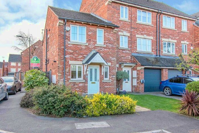 2 Bedroom End Of Terrace House To Rent In Honeysuckle Close, Doncaster, South Yorkshire, DN4
