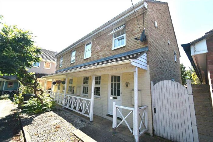 3 Bedroom House To Rent In Lamplighters Close, Dartford, DA1