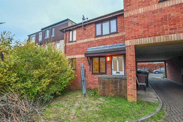 1 Bedroom Flat For Sale In Regency Court, Burleigh Road, St. Albans, AL1