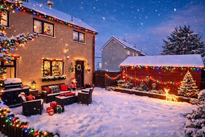 2 Bedroom Semi Detached House For Sale In Roaden Avenue, Paisley, PA2