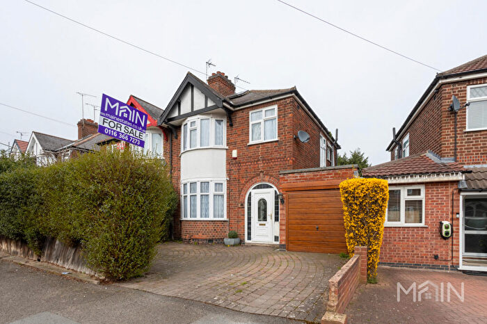 3 Bedroom Semi-Detached House For Sale In Petworth Drive, Leicester, Leicestershire, LE3