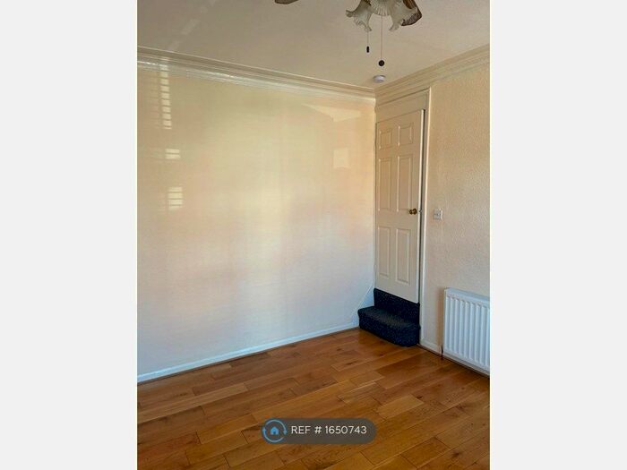 2 Bedroom Terraced House To Rent In Barton Mount, Leeds, LS11