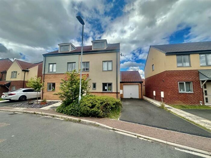 3 Bedroom Town House To Rent In Sundew Court, Darlington, DL1