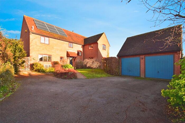 4 Bedroom Detached House For Sale In The Paddock, Adstock, MK18