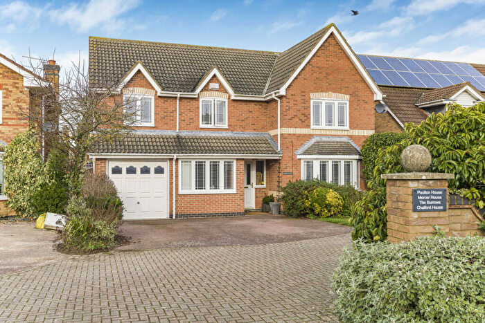 5 Bedroom Detached House For Sale In Peregrine Way, Bicester, OX26