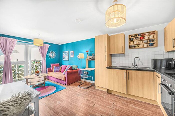 1 Bedroom Flat For Sale In Murray Grove, Hoxton, London, N1