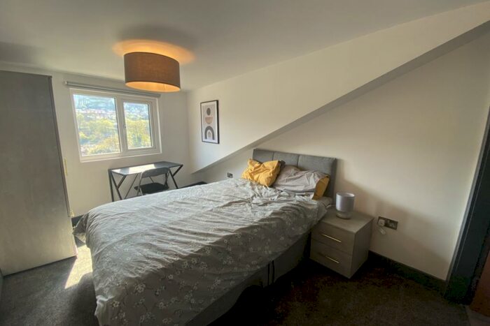 Flat To Rent In South Street, Keighley, West Yorkshire, BD21