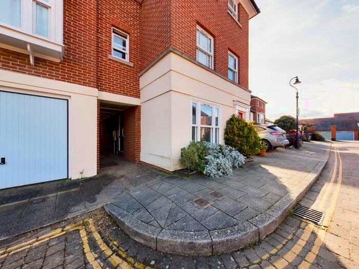 1 Bedroom Flat To Rent In Carriage Mews, Canterbury, CT2