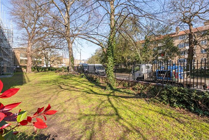 1 Bedroom Flat For Sale In Esher Gardens, Wimbledon Common, London, SW19