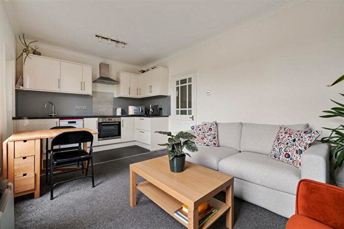 2 Bedroom Apartment To Rent In Brighton Avenue, Walthamstow, E17