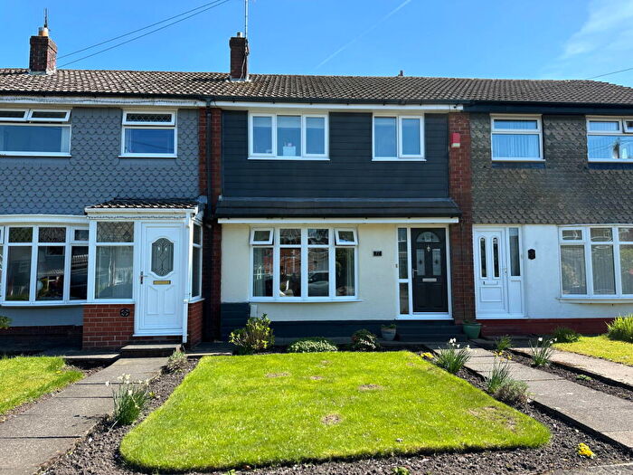 3 Bedroom Town House For Sale In Harewood Drive, Royton, OL2