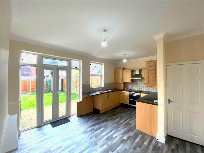 4 Bedroom End Of Terrace House To Rent In Westcliff On Sea, SS0