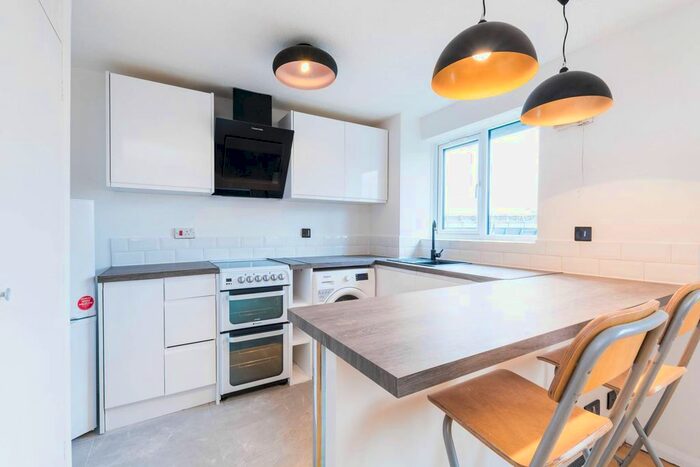 1 Bedroom Flat To Rent In Bridge Meadows, New Cross, London, SE14