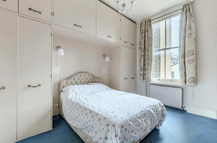 3 Bedroom Flat To Rent In Fulham Road, Chelsea, London, SW10
