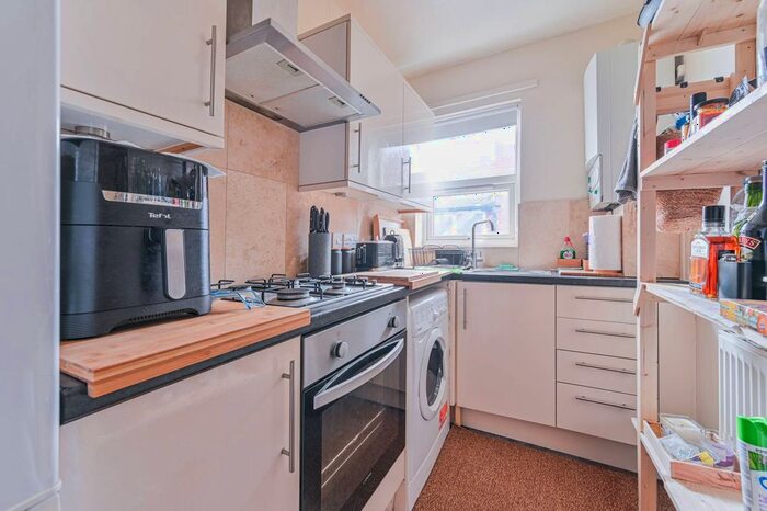 Studio To Rent In Aldrington Road, Streatham, London, SW16