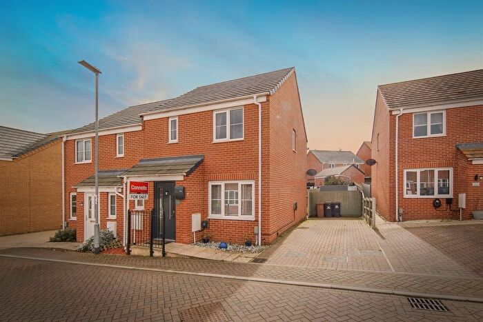 3 Bedroom Semi Detached House For Sale In Hornbeam Close, Great Blakenham, Ipswich, IP6