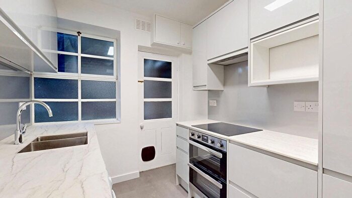 2 Bedroom Flat To Rent In Cambridge Park, TW1