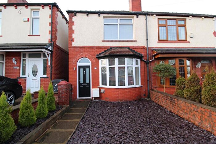 2 Bedroom Town House To Rent In Springwood Avenue, Chadderton, OL9