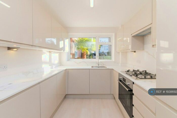 2 Bedroom Flat To Rent In Aran Drive, Stanmore, HA7