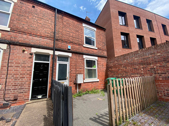 4 Bedroom House To Rent In Grimsby Terrace, Nottingham, NG3