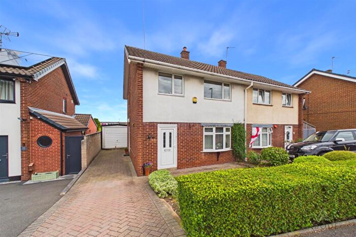 3 Bedroom House For Sale In Farm Close, Burton-On-Trent, DE13