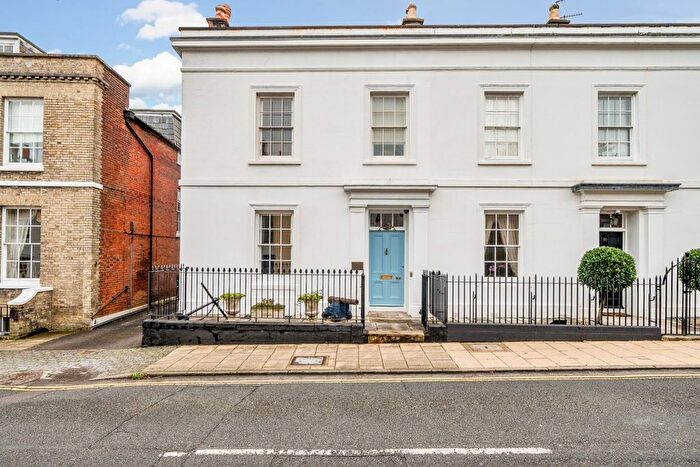 3 Bedroom Semi-Detached House For Sale In High Street, Fareham, Hampshire, PO16