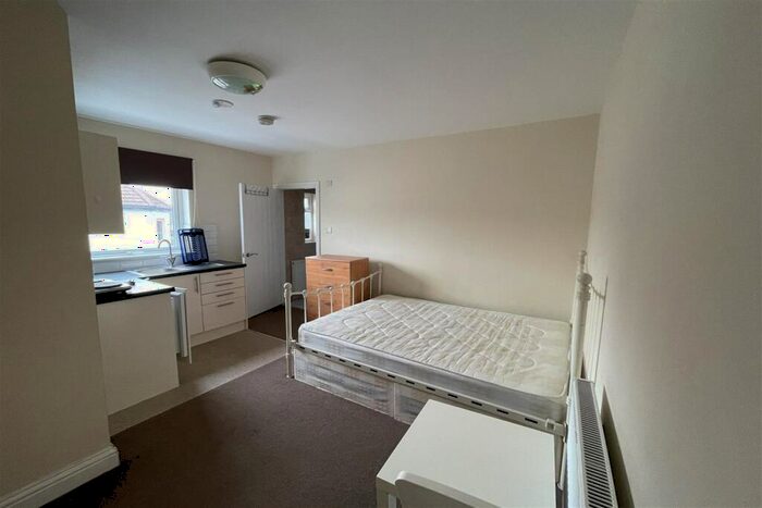 Flat To Rent In London Road, RM20