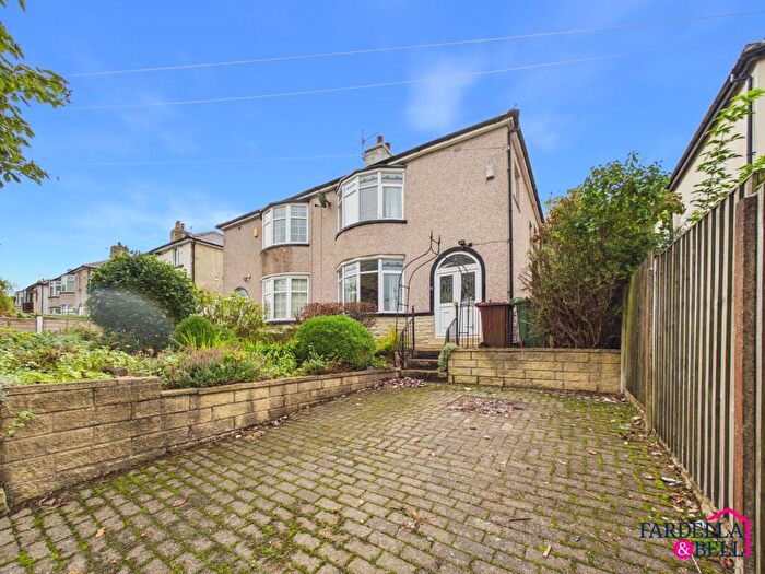 3 Bedroom Semi-Detached House For Sale In Rossendale Avenue, Burnley, BB11