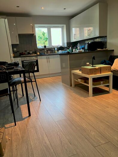 2 Bedroom Flat To Rent In Langley Park Road, Sutton, SM2