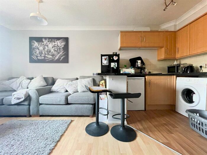 2 Bedroom Flat To Rent In Vicarage Square, West Street, Grays, RM17