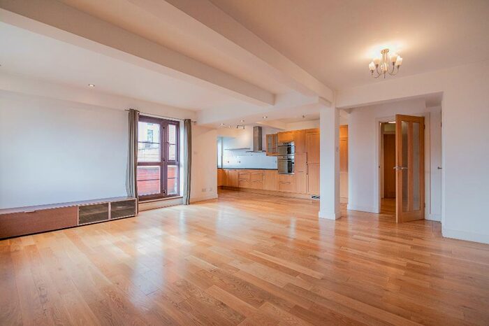3 Bedroom Penthouse To Rent In Dickinson, Manchester, Greater Manchester, M1