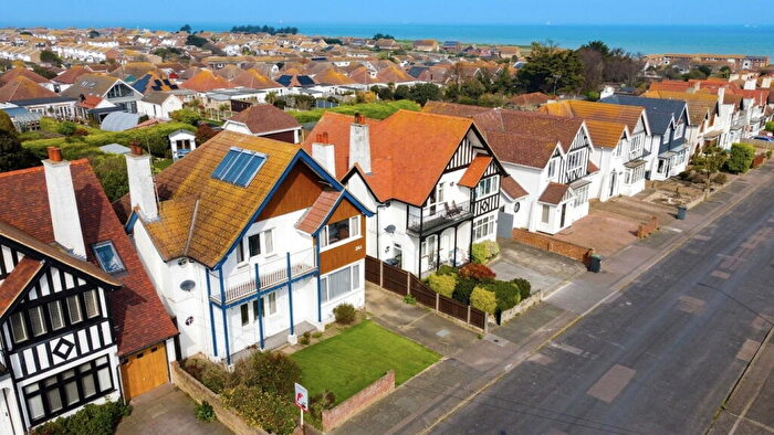 4 Bedroom Detached House For Sale In Percy Avenue, Broadstairs, CT10
