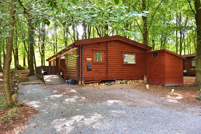 3 Bedroom Chalet For Sale In Kenwick Park, Louth, LN11