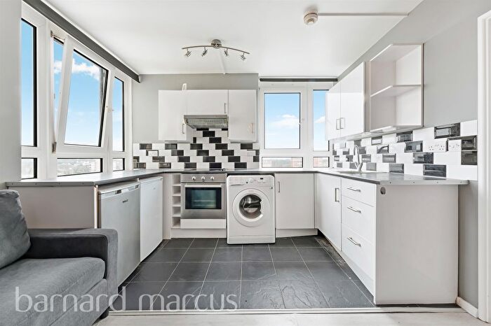 2 Bedroom Flat For Sale In Keevil Drive, London, SW19