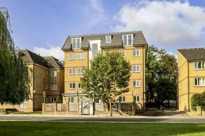 2 Bedroom Flat To Rent In Peckham Rye, Peckham Rye, London, SE15