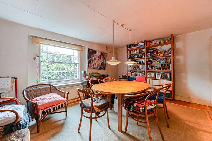 4 Bedroom Terraced House For Sale In Lonsdale Road, Notting Hill, London, W11