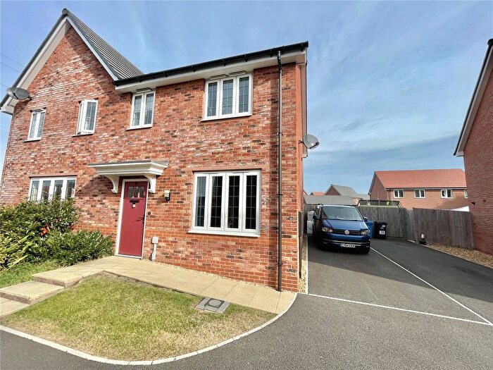 3 Bedroom Semi-Detached House For Sale In St. Neots Place, Runcorn, Cheshire, WA7