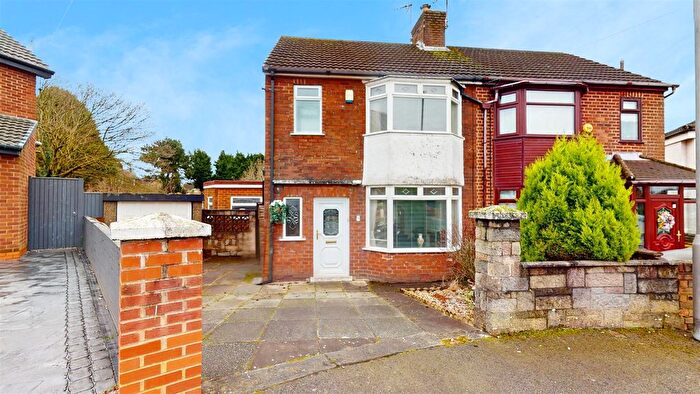 3 Bedroom Semi-Detached House For Sale In Myrtle Grove, Billinge, Wigan, WN5