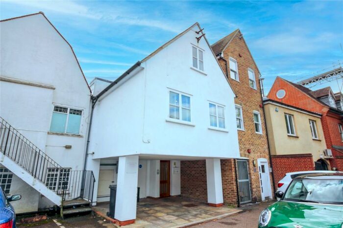 1 Bedroom Maisonette To Rent In Moulsham Street, Chelmsford, Essex, CM2