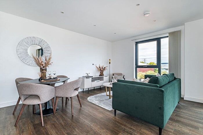 2 Bedroom Flat To Rent In Watteau Square, Croydon, CR0