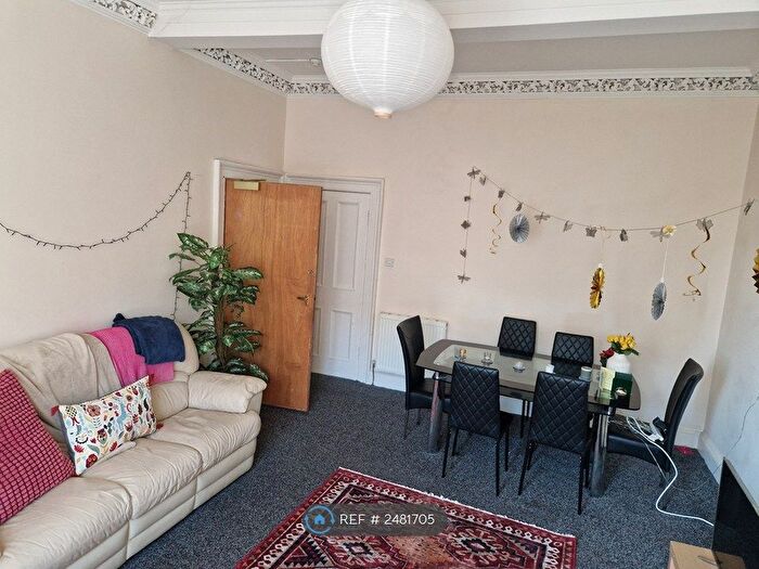 4 Bedroom Flat To Rent In East Preston Street, Edinburgh, EH8